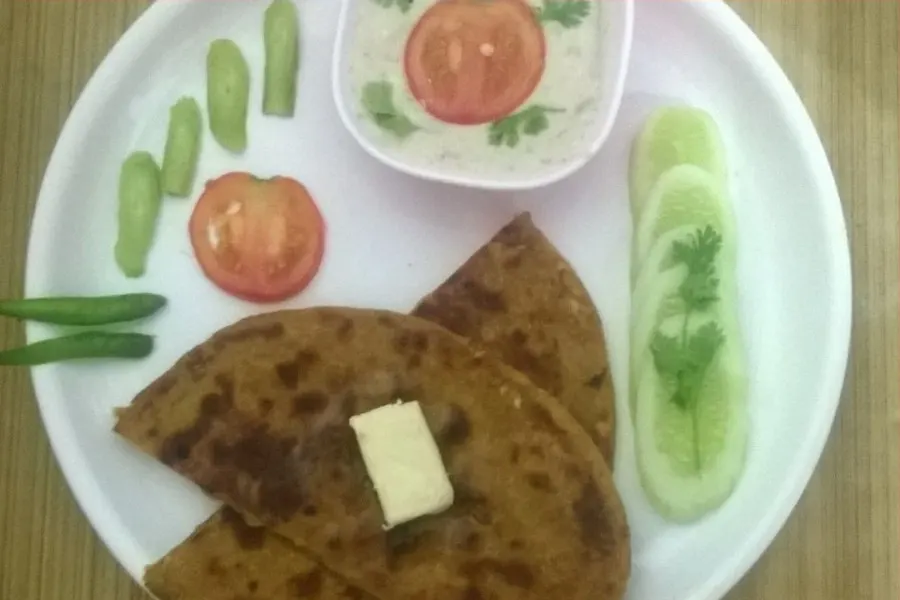 Paneer paratha (shown: stuffed paratha)